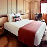Mercure Lyon Eurexpo Жена