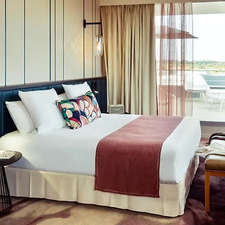 Mercure Lyon Eurexpo ジュナ
